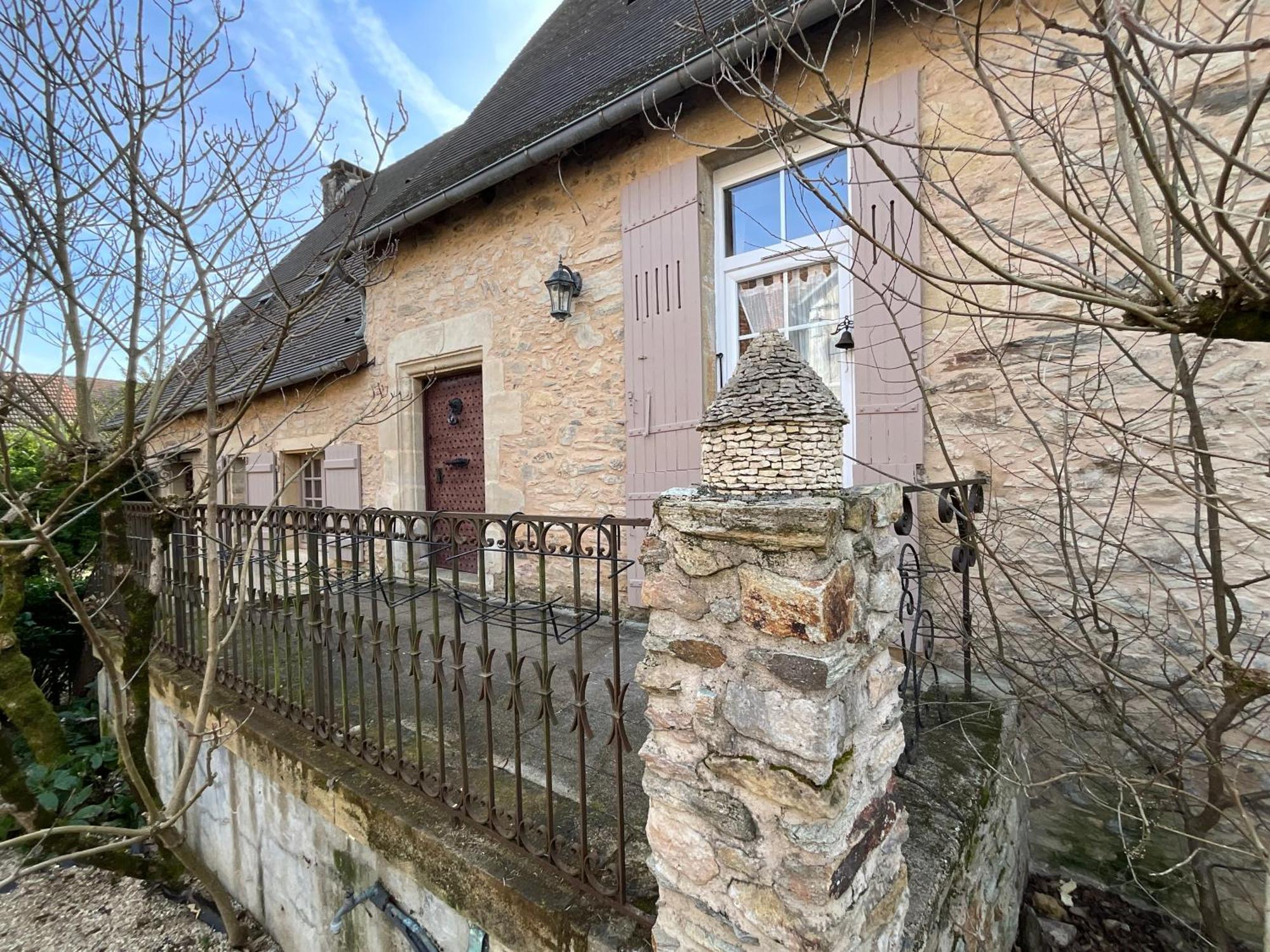 Maison De La Source Genis Exterior foto